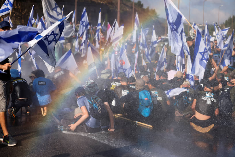 Протестующие против судебной реформы израильтяне блокировали дорогу в Иерусалиме 
