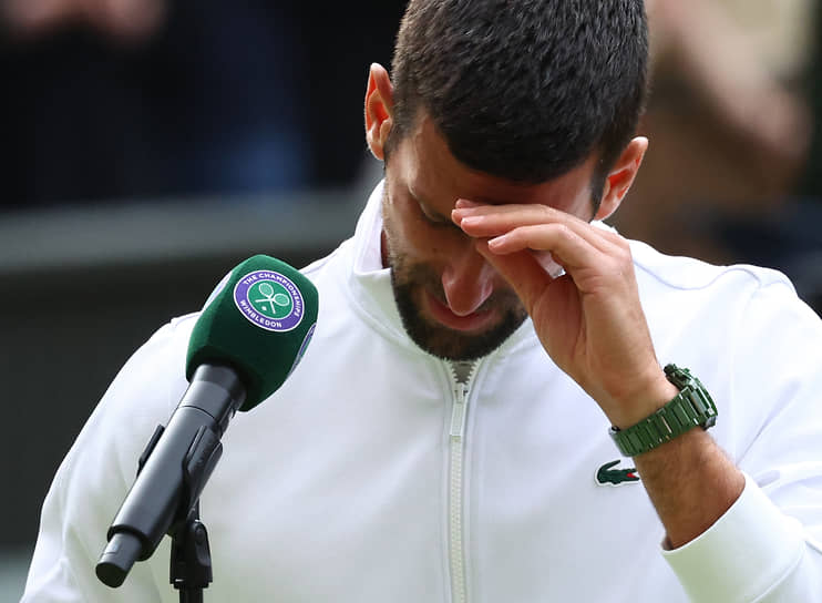 Новак Джокович не мог сдержать слез после поражения в финале Wimbledon