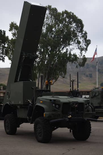 На базе морской пехоты «Кэмп-Пендлтон» в штате Калифорния были продемонстрированы новые наземные установки для запуска крылатых ракет Tomahawk (дальностью до 1,8 тыс. км)