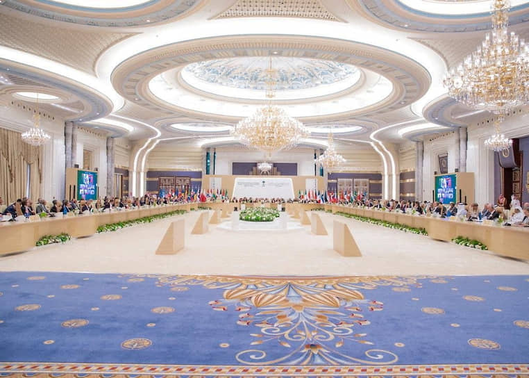Представители более 40 стран участвуют в переговорах в Джидде, Саудовская Аравия, 6 августа 2023 года