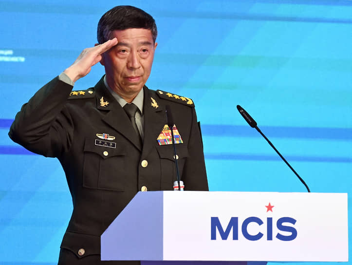 Министр обороны Китая Ли Шанфу приветствовал развитие оборонного сотрудничества между Россией и КНР, отметив, что «ради более безопасного мира нам нужно поддерживать друг друга в противодействии военной гегемонии тех, кто сует свой нос повсюду»