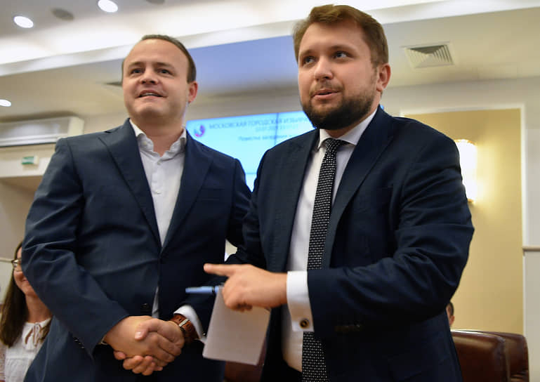Владислав Даванков (слева) и Борис Чернышов воспользовались летним затишьем в Госдуме, чтобы привлечь внимание избирателей к законотворческой работе