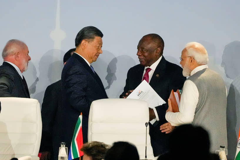 Слева направо: президент Бразилии Лула да Силва, лидер Китая Си Цзиньпин, президент ЮАР Сирил Рамафоса и премьер Индии Нарендра Моди