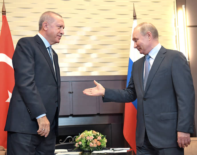 Президент России Владимир Путин (справа) и президент Турции Реджеп Тайип Эрдоган