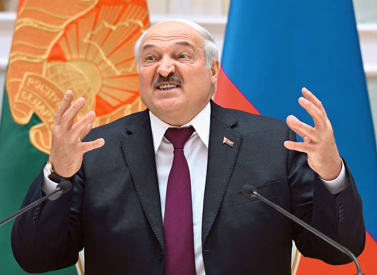 Президент Белоруссии Александр Лукашенко подписал указ, делающий невозможным получение нового загранпаспорта взамен истекшего в диппредставительствах страны за рубежом