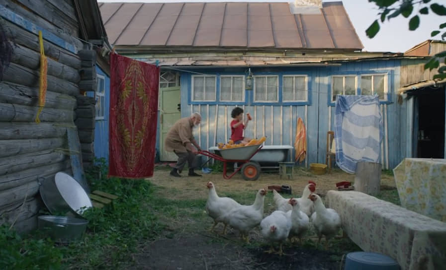 На экране царят реалии татарской деревни, но фильм не становится от этого менее универсальным и общепонятным