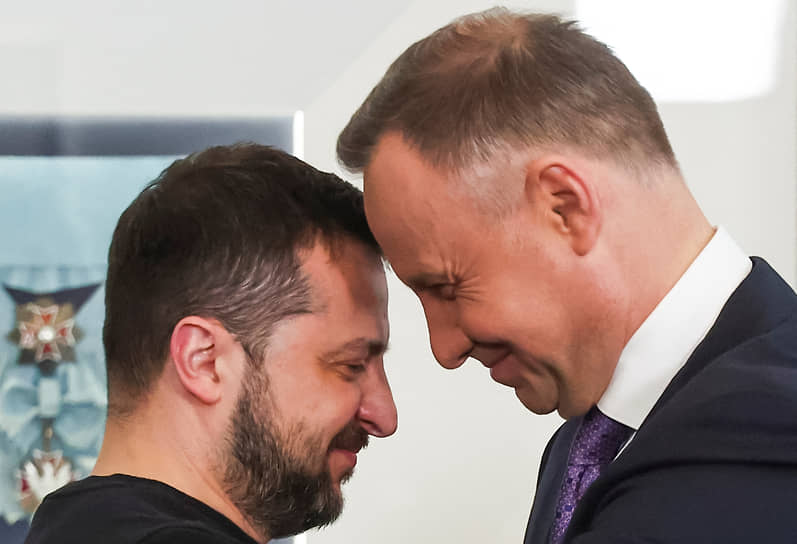 Встреча президентов Украины и Польши Владимира Зеленского (слева) и Анджея Дуды в Варшаве, апрель 2023 года