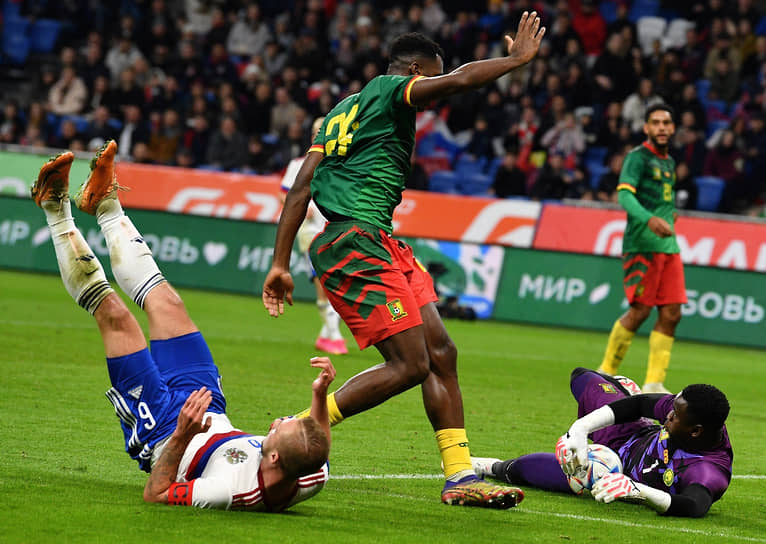 Товарищеский матч по футболу между сборными России и Камеруна