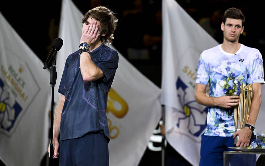 Андрей Рублев (слева), несмотря на поражение от Хуберта Хуркача в финале турнира в Шанхае, де-факто гарантировал себе путевку на Nitto ATP Finals в Турин