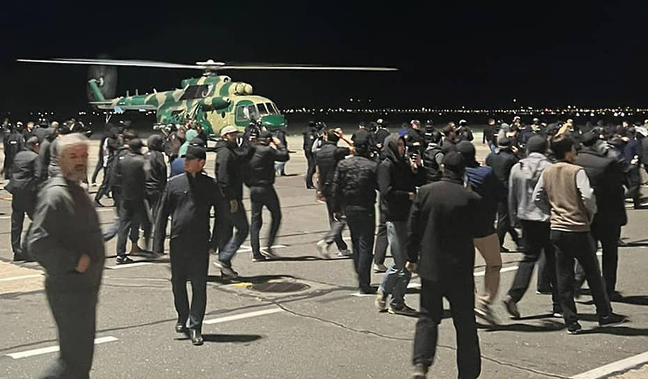 Полностью освободить махачкалинский аэропорт от участников беспорядков удалось только ночью