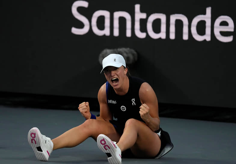 Безоговорочная победа в финале WTA Finals над Джессикой Пегулой позволила Иге Швёнтек (на фото) вернуться на первое место в рейтинге