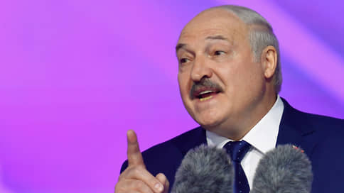 Больше четырех не собираться // Президент Белоруссии пересчитал легальные партии перед началом избирательной кампании