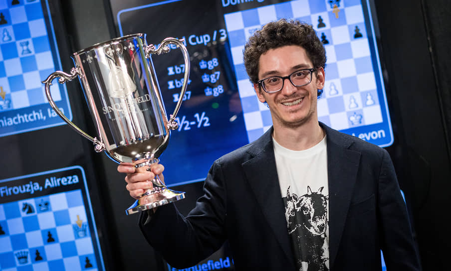Гроссмейстер Фабиано Каруана празднует победу в Grand Chess Tour 