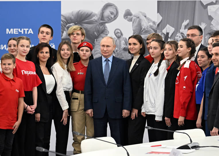 Владимиру Путину нравится желание современной молодежи возрождать лучшие практики прошлого