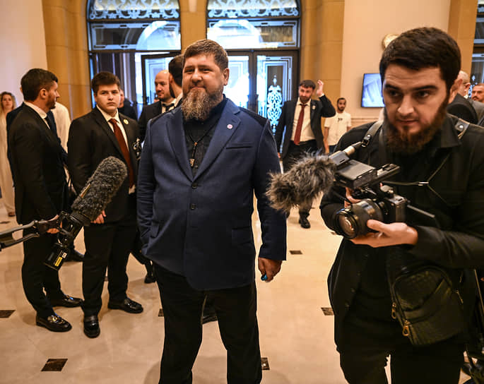 Глава Чечни Рамзан Кадыров и сын (слева) теперь неразлучны и по работе