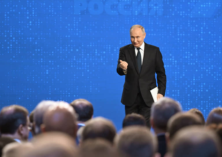 Владимир Путин манит к себе своих избирателей