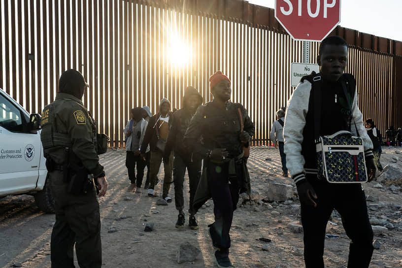 Наплыв мигрантов с территории Мексики беспрецедентен по своим масштабам: в 2023 финансовом году было зафиксировано 2,47 млн случаев нелегального пересечения юго-западной границы США
