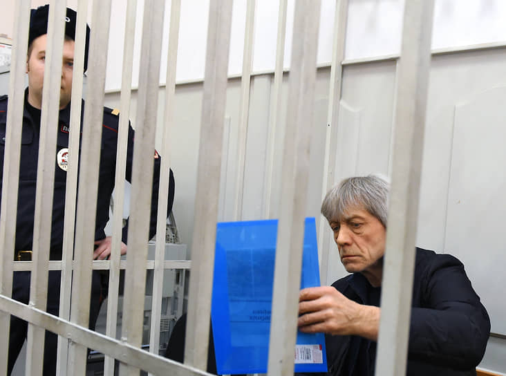 Экс-глава московского судебного управления Вячеслав Липезин пока находится под судом, но срок давности привлечения его к уголовной ответственности в этом году истечет