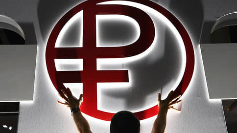 Рубль поправился // Интервенции в рамках бюджетного правила и продажи валютной выручки поддержали курс