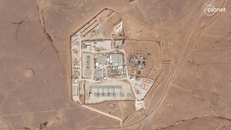 Спутниковый снимок американской военной базы в районе Рукбан (Иордания)