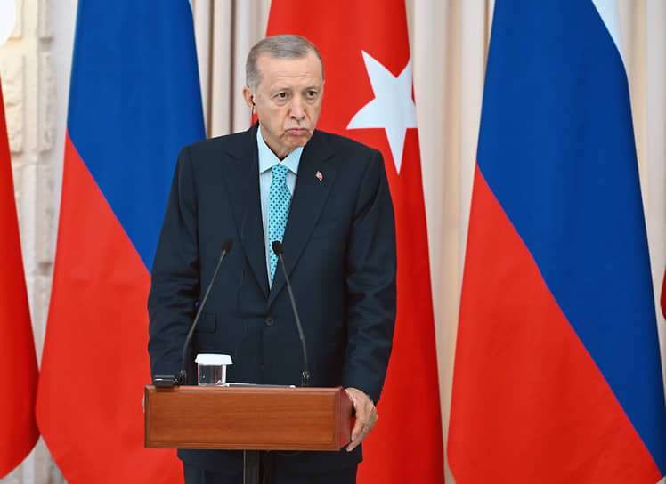 Как сообщают турецкие СМИ, президент Турции Реджеп Тайип Эрдоган ждет своего российского коллегу в Анкаре 12 февраля