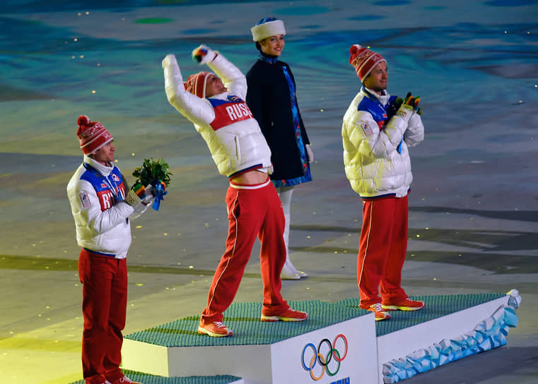 После сочинского триумфа в марафоне Александра Легкова (в центре), Максима Вылегжанина (слева) и Ильи Черноусова российская лыжная сборная добавила в мощи