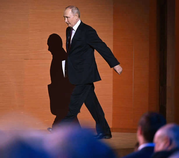 Многие участники совета во главе с Владимиром Путиным переехали на награждение молодых ученых