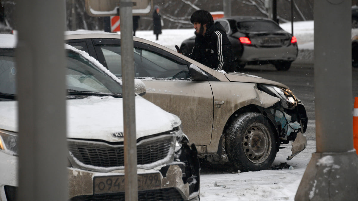 Депутаты выступили против возмещения в рамках ОСАГО автовладельцам ущерба  из-за дорог или деревьев