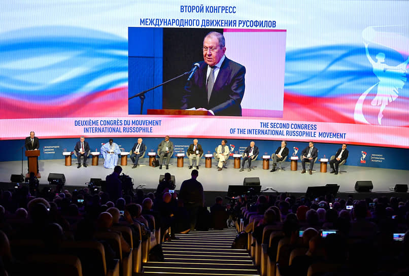 Глава МИД РФ Сергей Лавров назвал одним из ключевых факторов глобальной дестабилизации «деструктивную линию западных элит на изоляцию России»