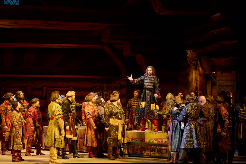 В почтенно-старомодной постановке опера об эпохе Ивана Грозного не переставала звучать актуально