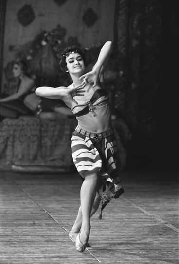 Наталья Касаткина в балете «Бахчисарайский фонтан» в 1968 году