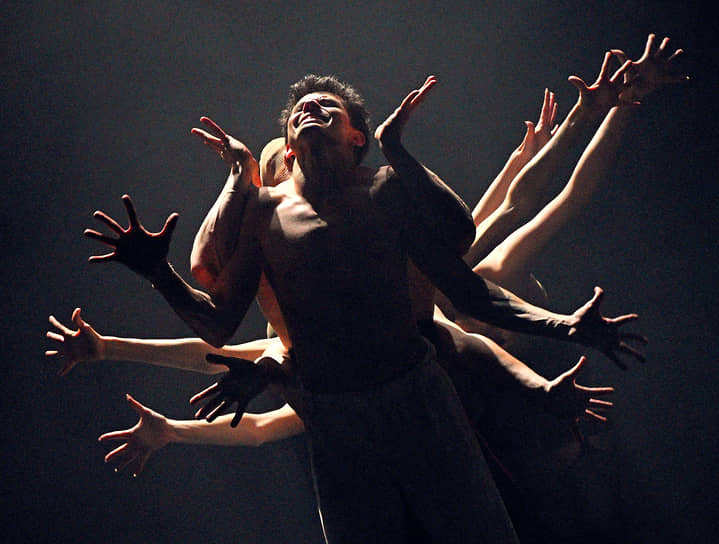 Множество личностей Билли Миллигана (Олег Ивенко) в балете представлено с наглядностью учебного пособия
