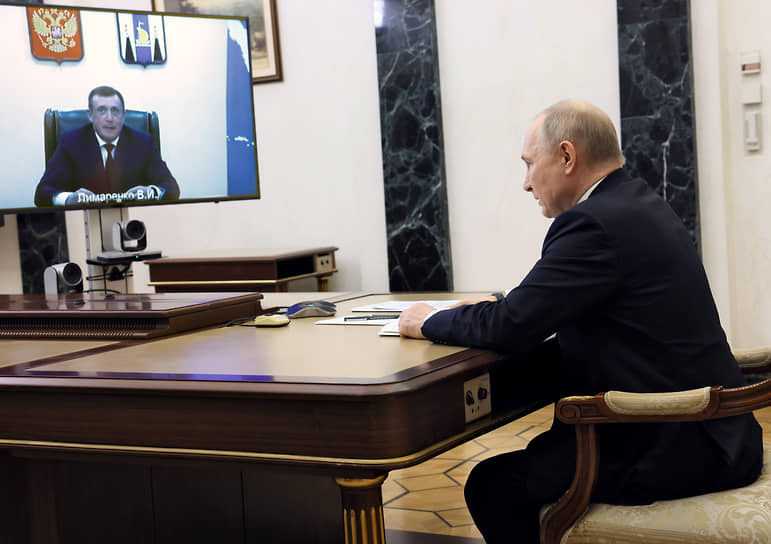 Сезон «предвыборных» встреч с президентом Владимиром Путиным открыл сахалинский губернатор Валерий Лимаренко (на экране)