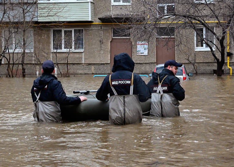 Все выходные в Орске шла эвакуация жителей подтопленных районов
