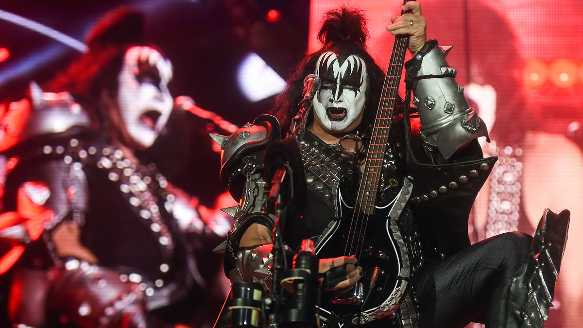 Kiss продала Pophouse Entertainment права на свой музыкальный каталог,  название и визуальный образ