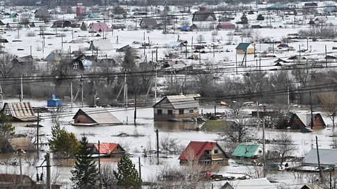 Реки теряют берега // В регионах взрывают ледяные заторы и эвакуируют жителей после паводка