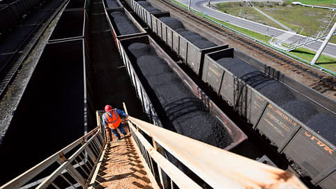 Уголь рассыпался по дороге // Доля логистики в экспортных ценах превысила 50%