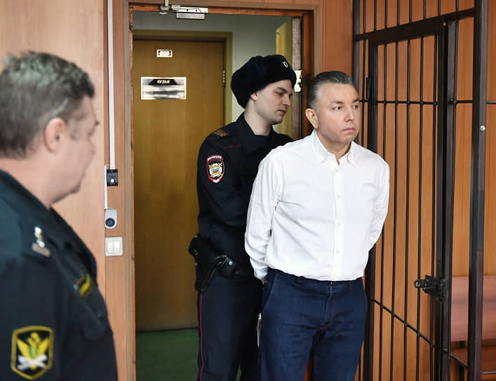 Один эпизод обвинения с Дмитрия Фролова сняли, но по другому запросили внушительный срок