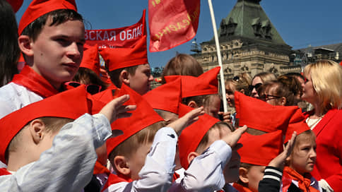 Выбирай партию смолоду // Оппозиция вербует россиян со школьной скамьи, но с неясными перспективами