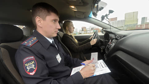 Экзаменам в ГИБДД сокращают сроки // Для сдающих на права подготовлены новые правила