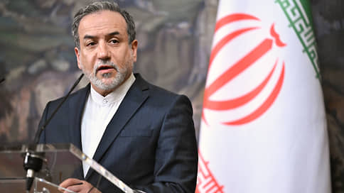 Трамп планирует оказать иранским протестующим воздушную поддержку // Тегеран уговаривает Вашингтон повременить с ударами