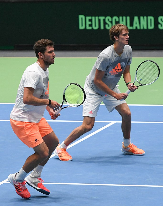 Братья Зверевы (Михаил и Александр-младший) в прошлом году выиграли свой первый совместный титул ATP в парном разряде, но, в отличие от отца, выступают за Германию