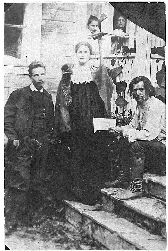 В 1900 году Рильке с женой Лу Андреас-Саломе посетили в России крестьянского поэта и философа Спиридона Дрожжина 