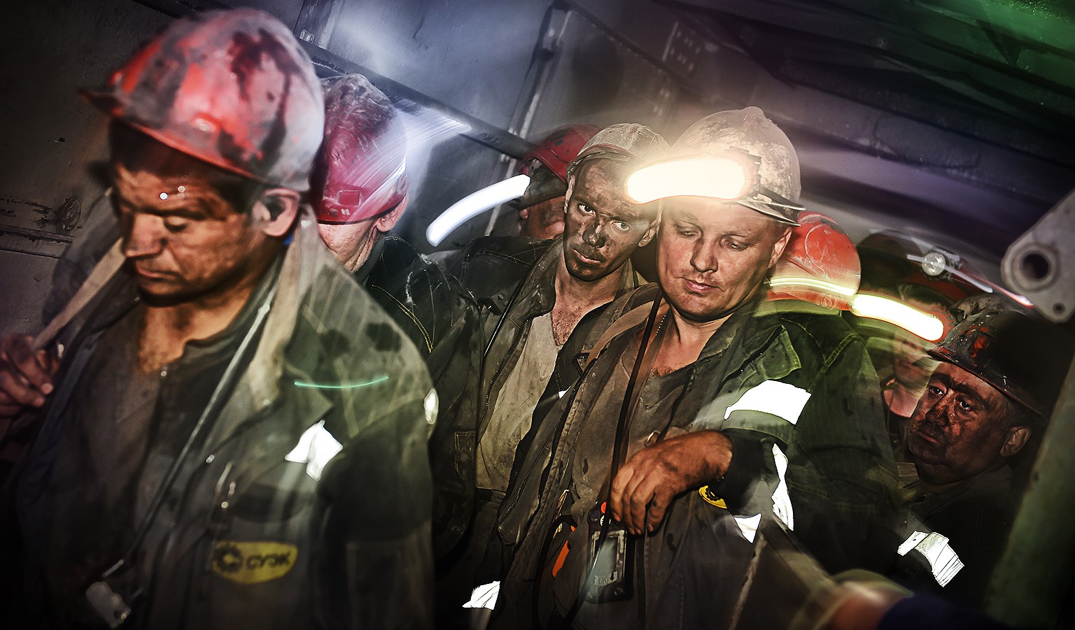 Сократить потребление угля — это и сократить, дать новую профессию десяткам тысяч людей, занятых тяжелейшим шахтерским трудом 