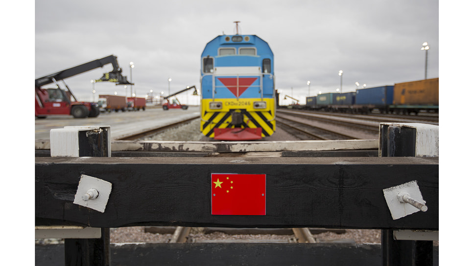 Железнодорожный хаб «шёлковых путей» у границы с Китаем: казахи называют Хоргос «самым большим сухим портом в мире» и «новым Дубаем»