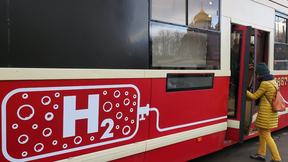 Программы по водородному топливу существуют и в России, и в Германии. На фото: испытания трамвая, оснащенного водородными топливными элементами, в Санкт-Петербурге