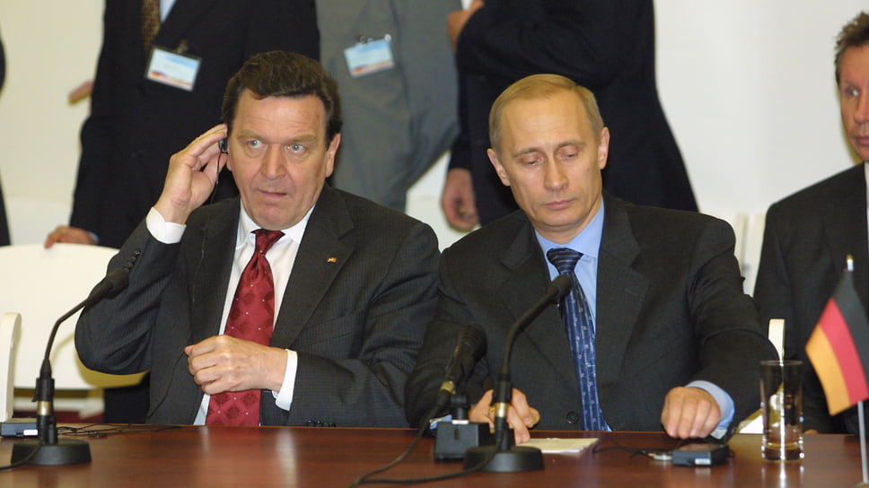 Канцлер ФРГ Герхард Шрёдер и президент РФ Владимир Путин стали соавторами появления в апреле 2001 года форума «Петербургский диалог»