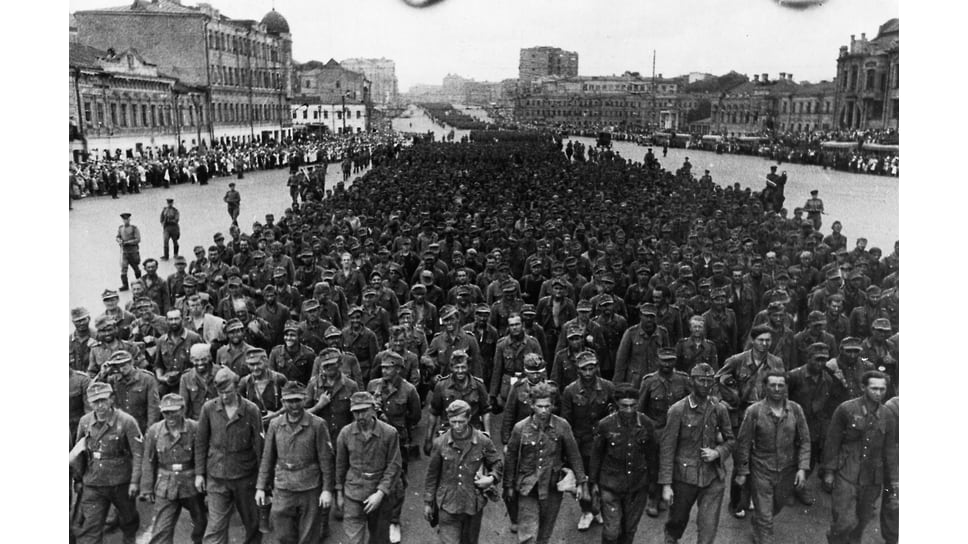 17 июля 1944 года 257 600 немецких солдат, захваченных тремя Белорусскими фронтами, прошли маршем по улицам Москвы под конвоем