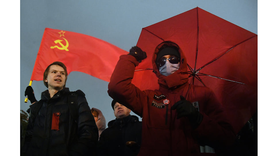 Набрав на выборах в Госдуму неожиданно много — почти 19% — голосов, коммунисты остались недовольны итогами и 20 сентября провели митинг в центре Москвы