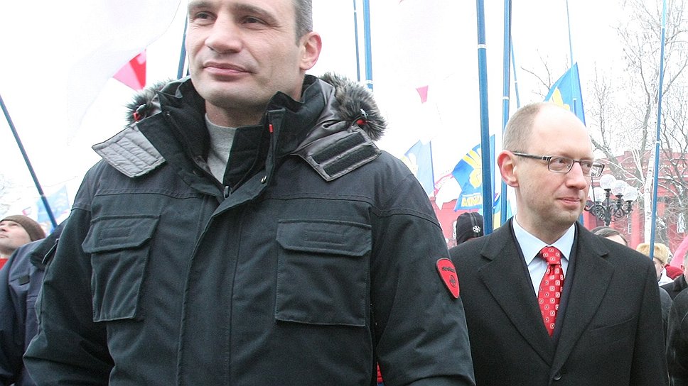 Желание Арсения Яценюка и «Батькивщины» выдвинуть на первый план в борьбе за пост мэра Киева Виталия Кличко (слева) пока не находит у него одобрения